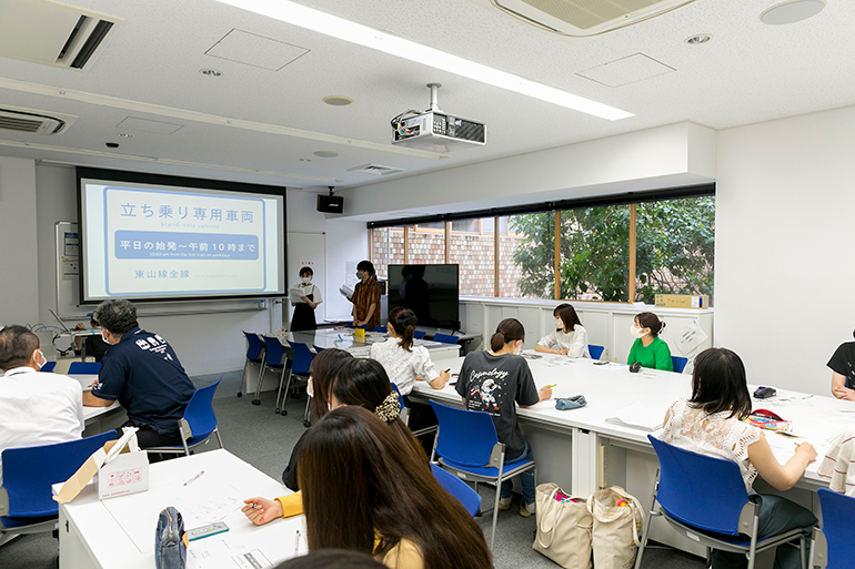 創造表現学部 宮田ゼミ「演習Ⅰa」地下鉄・市バスのコミュニケーションデザインを考えよう