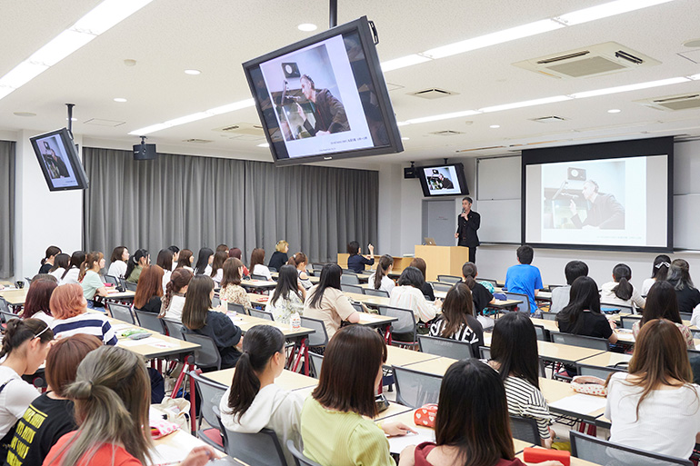 交流文化学部 授業風景 「観光文化2(観光交流論)」