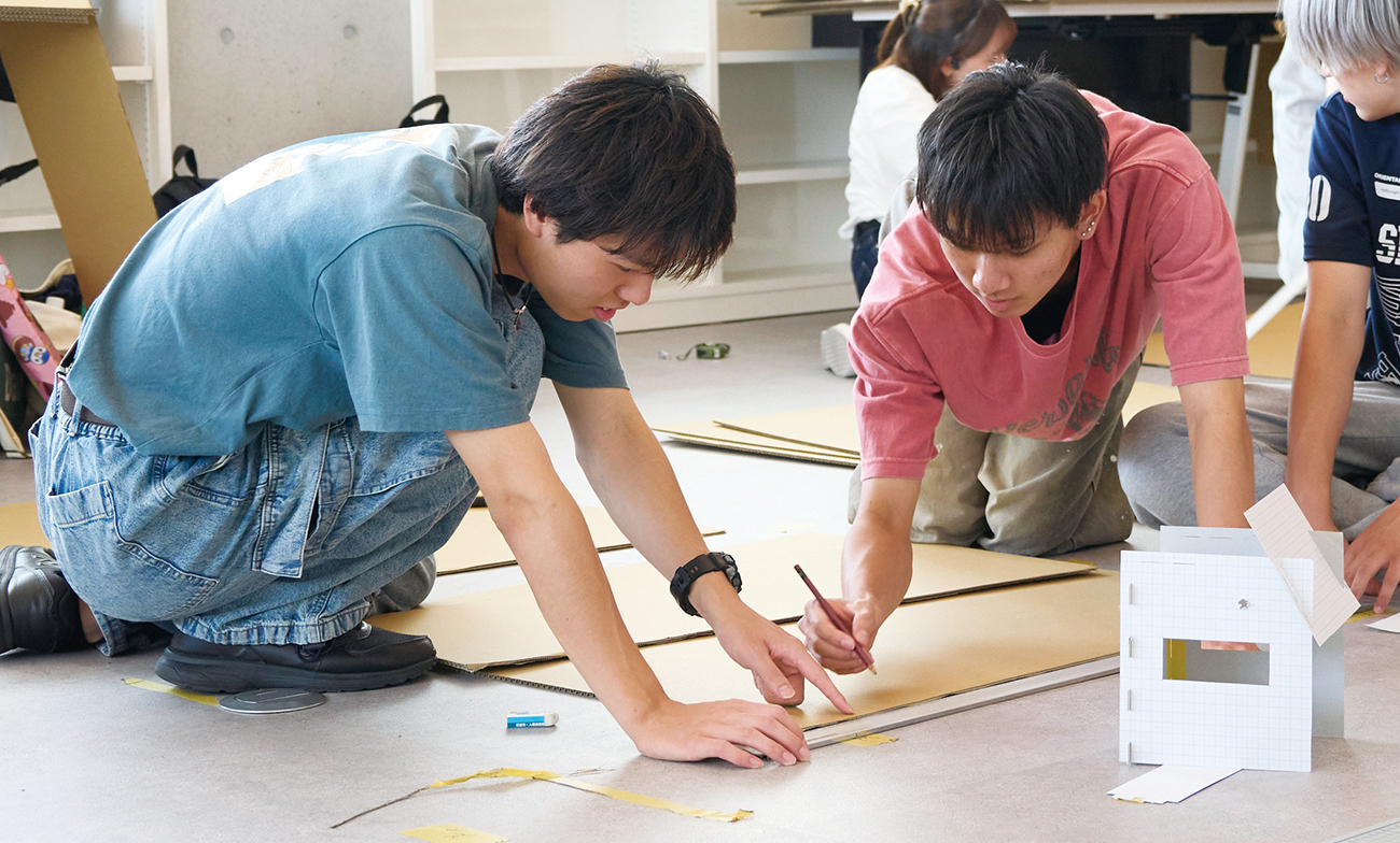 理系、文系にかかわらず、建築、インテリアデザイン、まちづくりを学ぶことができる