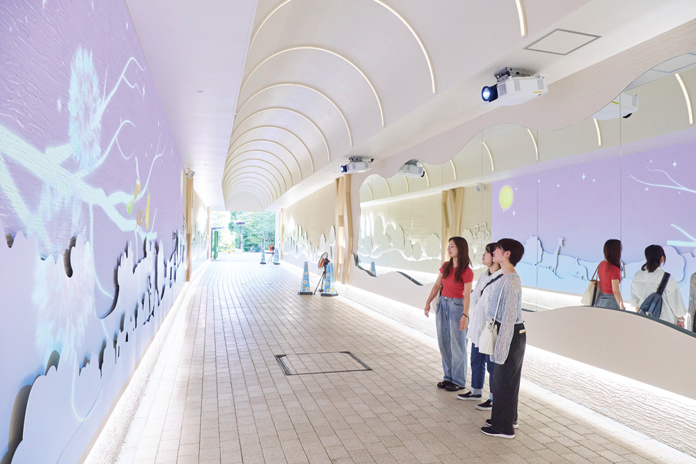 東山動物園に続くトンネルにて放映する動画を制作