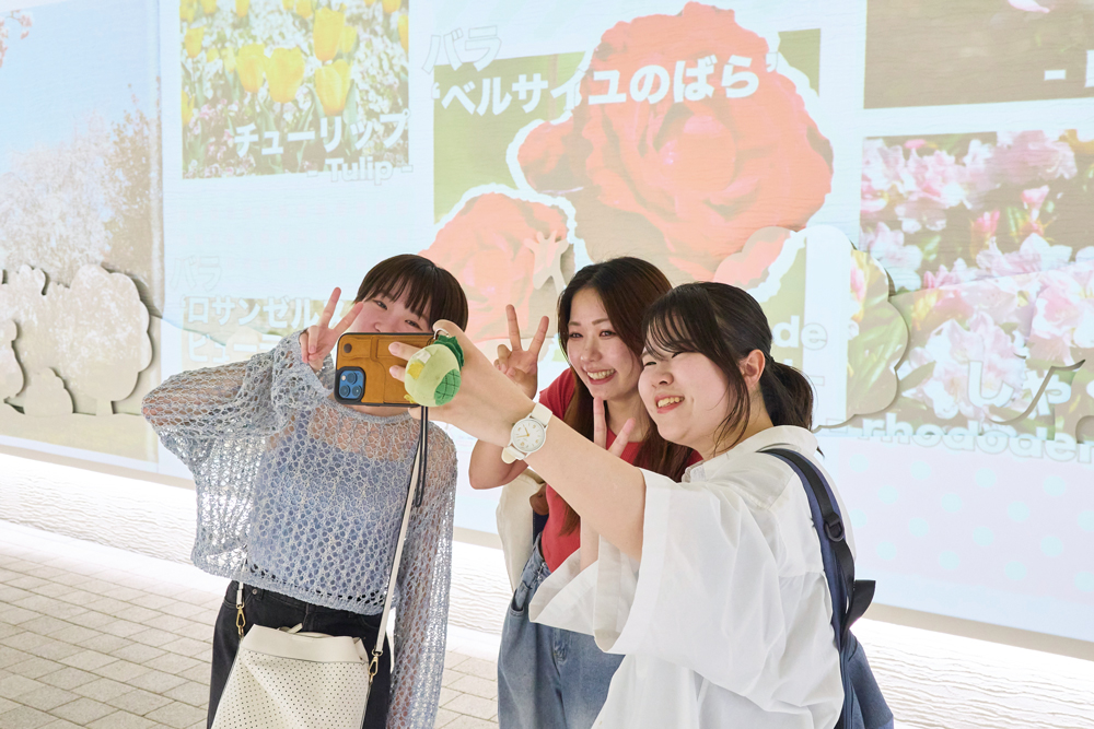 東山動物園に続くトンネルにて放映する動画を制作