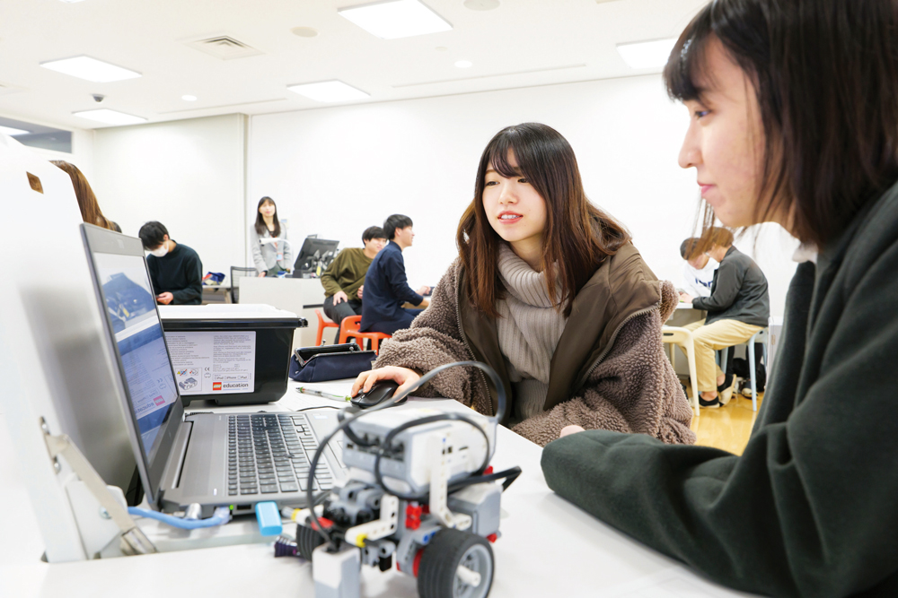 人間情報学部の学び