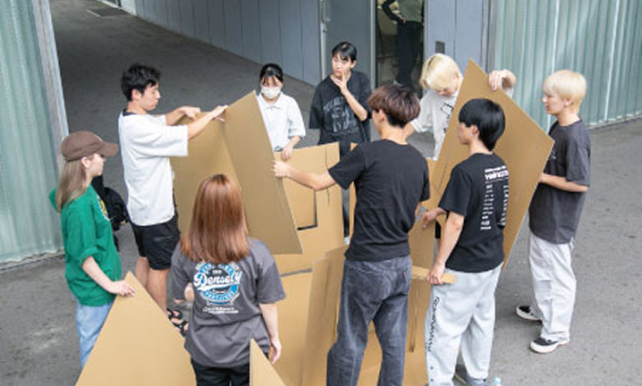 ダンボールで心地いい空間作りに挑戦