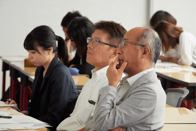 企業の皆様とコラボレーションし、採用活動に使用する動画を制作。インタビューやプレゼンテーションを通じ、情報を発信する力を身につけました。