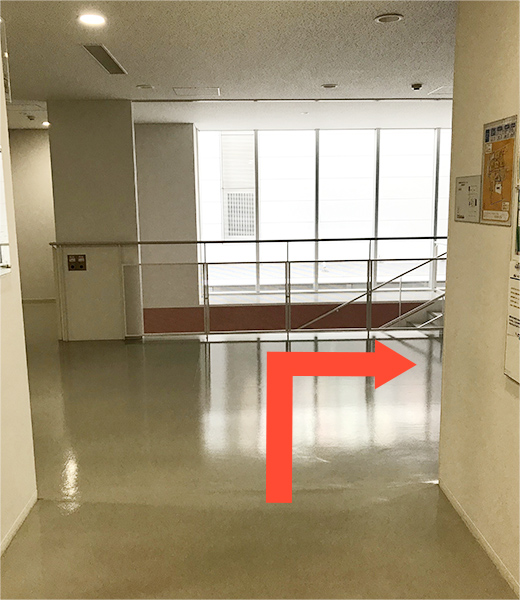 突き当り右手に国際交流センターがあります