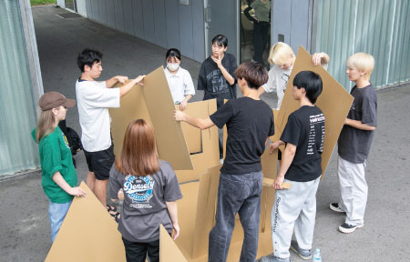 ダンボールで心地いい空間作りに挑戦