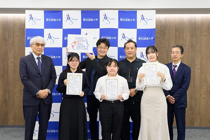 愛知淑徳大学開学50周年記念ロゴマーク表彰式