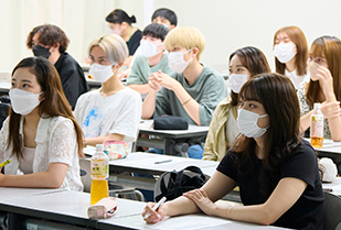 文学部 総合英語学科 長期海外セミナー帰国報告会