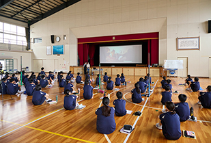 交流文化学部 林ゼミ 学生グループtamagon 中学校講演