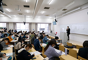 令和4年度 第2回文学部講演会「江戸時代の桃太郎のパロディを読む」