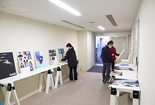 創造表現学部 メディアプロデュース専攻 坂倉ゼミ 学修成果発表展「図書館ではお静かに展2.0」