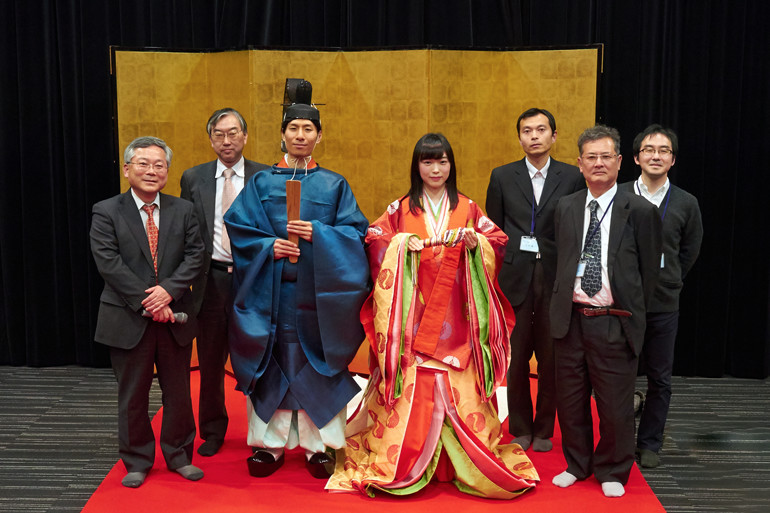 文学部特別講演会「平安装束ワークショップ ～十二単と冠直衣～」