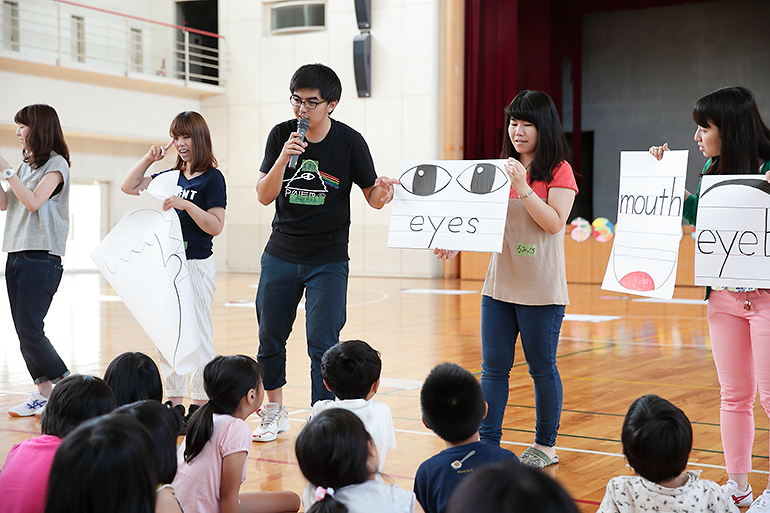 小学校英語サポート「えいごであそび隊」