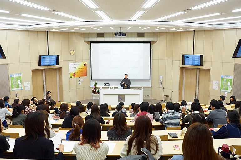 文学部 英文学科 講演会 洋の東西、世界と自分の捉え方