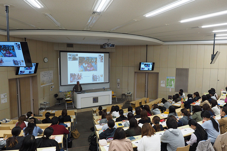特別講演会「グローバル社会で活躍できる人財とは？〜卒業生のキャリアパスから考える〜」