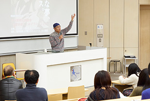 創造表現学会主催　吉村萬壱氏講演会「小説を書くとはどういうことか」