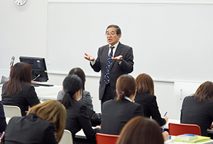 健康栄養学科 授業風景 管理栄養士概論