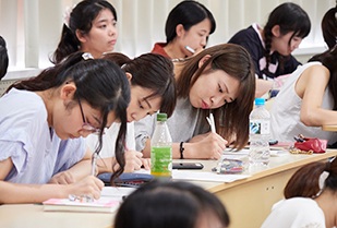 福祉貢献学部 公開講演会「子どもの日常から出発するプロジェクト型保育」