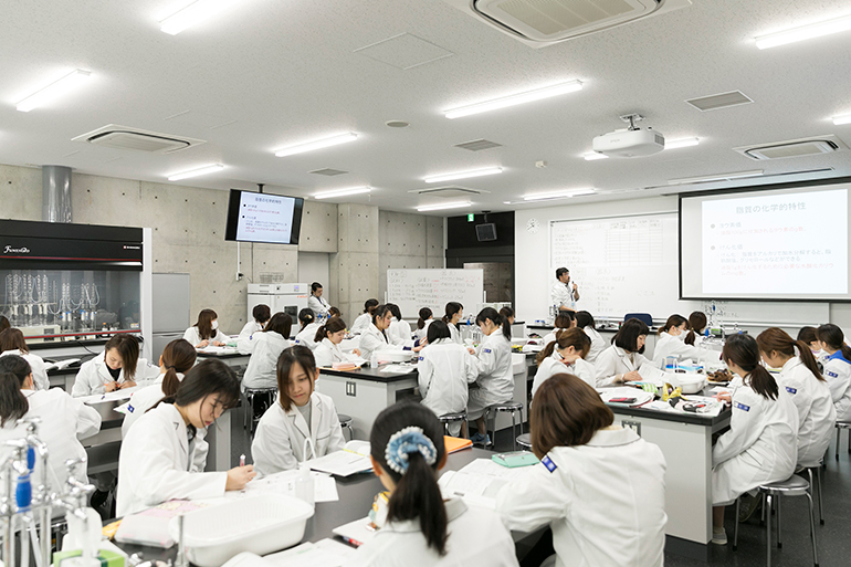 授業風景 健康栄養学科 食品学実験Ⅰ