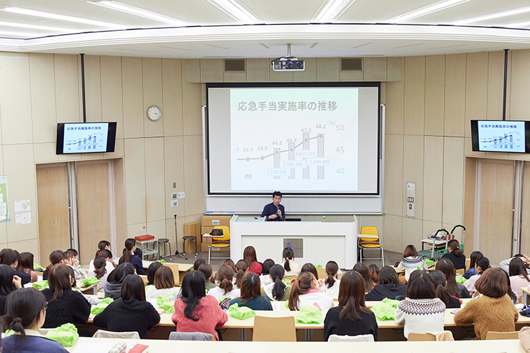 健康医療科学部 健康栄養学科 講演会 救急蘇生法を実践する「PUSH講習」