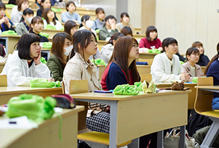 健康医療科学部 健康栄養学科 講演会 救急蘇生法を実践する「PUSH講習」