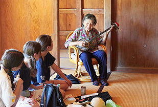 交流文化学部 フィールドスタディ観光3／担当・谷沢明　沖縄フィールドワーク・プレゼンテーション