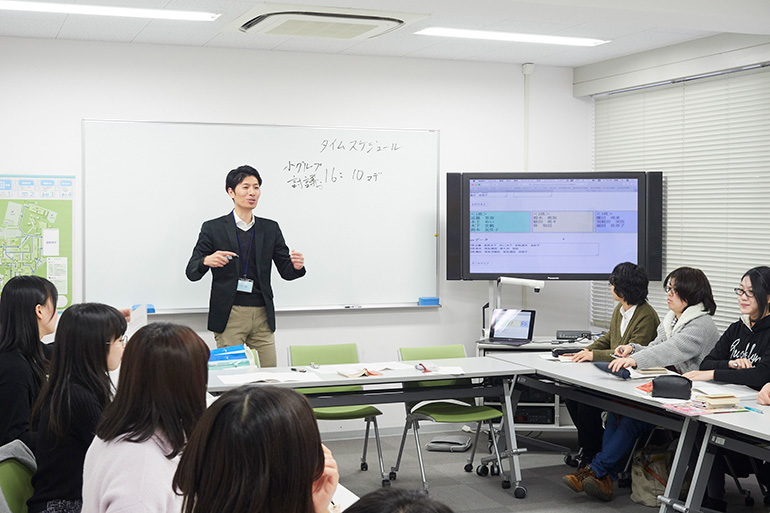 文学部 授業風景 国文学演習Ⅱ（6）近代Ⅱb