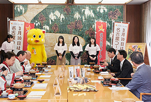 「名古屋コーチンもりあげ隊」愛知県知事 表敬訪問