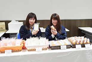 ビジネス学部　上原ゼミ「Myリニモ＆Myタウン アカペラ＆バンド CAFÉ BAR FESTIVAL」