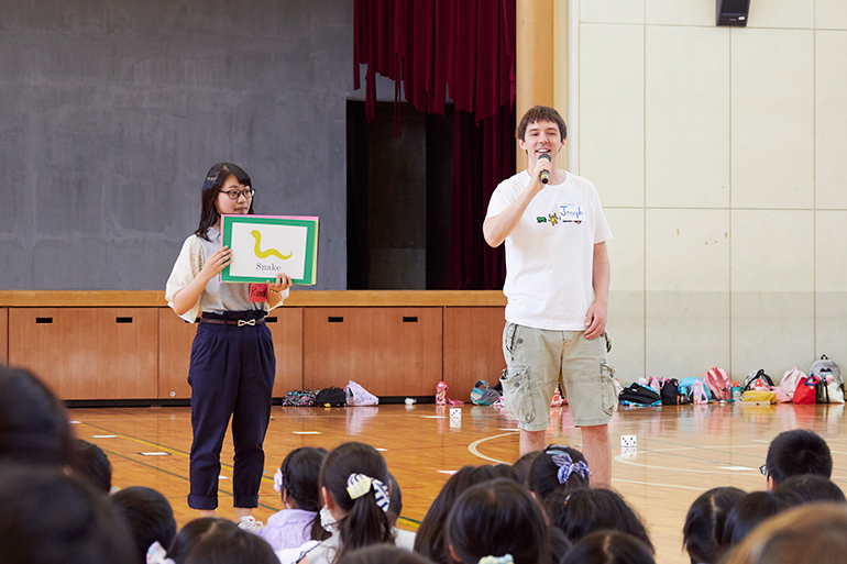 小学校英語サポート「えいごであそび隊」