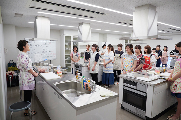 第11回 中国文化に触れるイベント―本場のエビ餃子手作り体験・中国語体験―