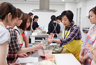 第11回 中国文化に触れるイベント―本場のエビ餃子手作り体験・中国語体験―