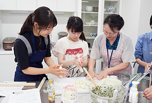 第11回 中国文化に触れるイベント―本場のエビ餃子手作り体験・中国語体験―