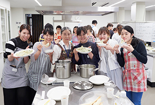第11回 中国文化に触れるイベント―本場のエビ餃子手作り体験・中国語体験―