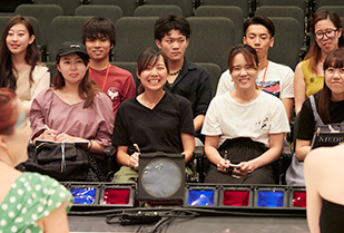 交流文化学部 川上ゼミ 劇団「THEATER IRIDESCENCE」訪問