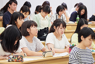 福祉貢献学部主催 公開講演会「子どもから出発するスウェーデン保育実践 子どもたちに一つではなく 百の言葉を語る機会を与えたなら」