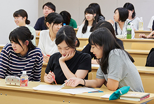 福祉貢献学部主催 公開講演会「子どもから出発するスウェーデン保育実践 子どもたちに一つではなく 百の言葉を語る機会を与えたなら」