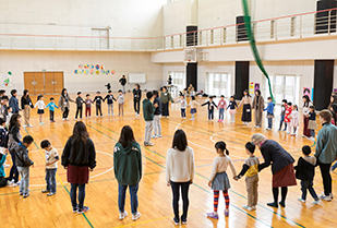 小学校英語サポート「えいごであそび隊 クリスマス会」