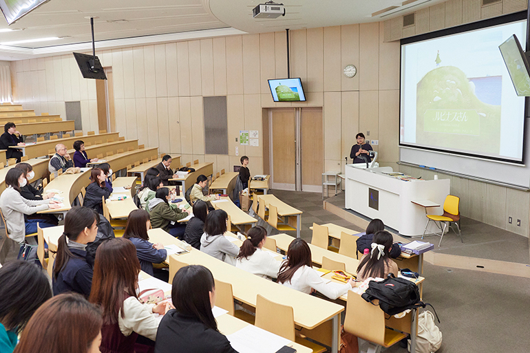 創造表現学会主催 講演会 「子どもの本づくりのおもしろさ その重層性」