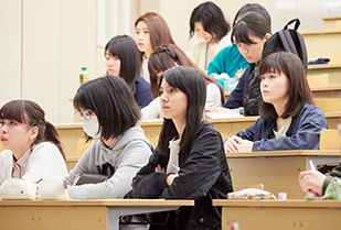 創造表現学会主催 講演会 「子どもの本づくりのおもしろさ その重層性」