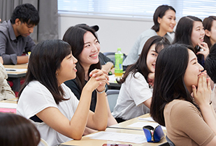 ビジネス学科 グローバルビジネス専攻 「Bilingual Internship Overseas/Domestic」 2018年度成果報告会・2019年度ガイダンス