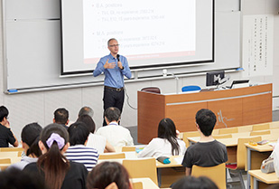 人間情報学部創立10周年記念講演