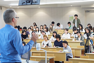 人間情報学部創立10周年記念講演