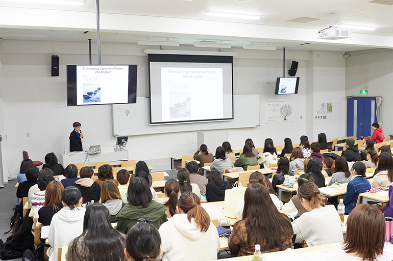 2019年度 第4回 文学部講演会 「翻訳がつなぐアートの世界 ―英文学を学ぶ楽しさー」