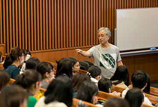 司書・学芸員課程講演会 「フリー週刊誌編集者が語る『世渡りするのに必要な頭力、書力、言力』」