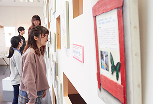 建築・インテリアデザイン専攻×子ども福祉専攻×教育学科 コラボ展「子どもと造形」