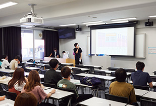 ビジネス学部 グループワークⅡ 成果報告会