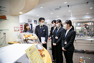 健康栄養学科 榎ゼミ 中日新聞社 ヘルシーメニュー提供