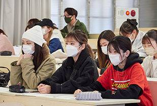 創造表現学会主催講演会「知求儀」01　ジャーナリズムとの向き合い方