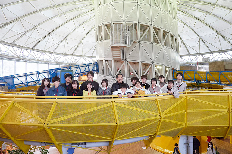 創造表現学部 メディアプロデュース専攻 村上ゼミ3年 展示企画「なんせんす」「せんせーしょん」